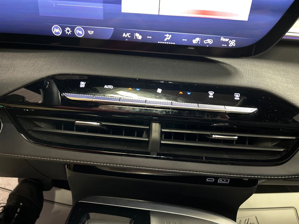 Used 2025 Buick Enclave Preferred image 19