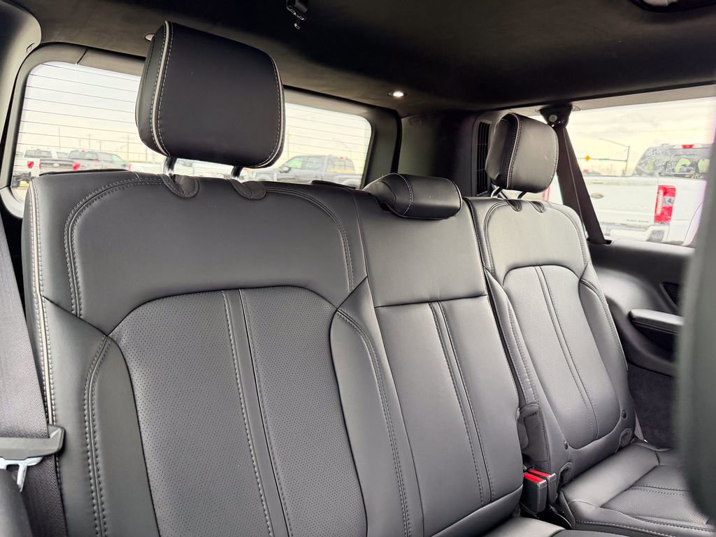 Used 2025 Jeep Grand Wagoneer L Series II Obsidian w/ Quick Order Packagew 28T image 24