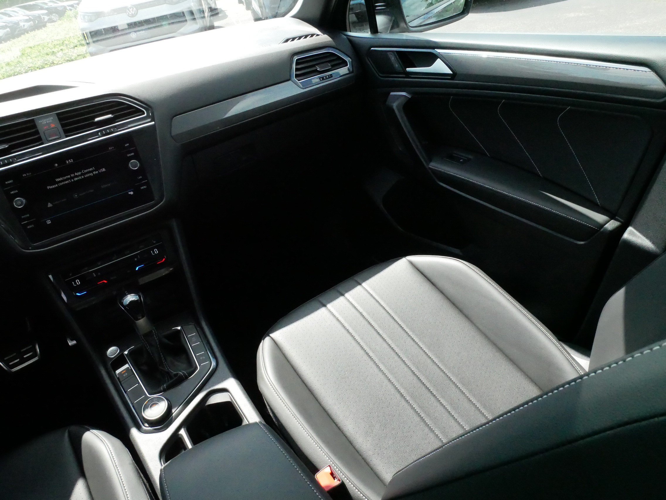 Certified 2023 Volkswagen Tiguan SE R-Line AWD/4WD image 34