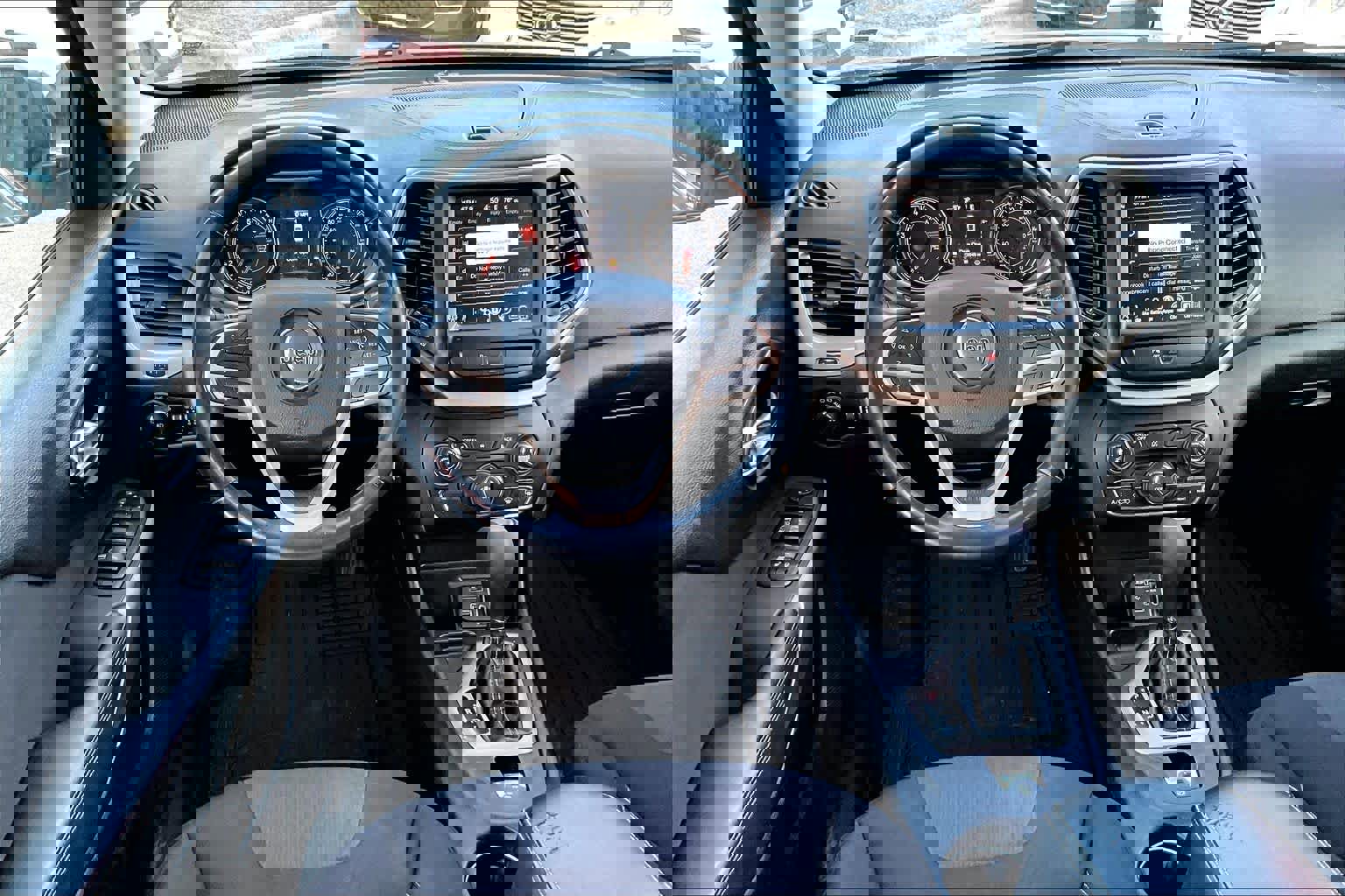 Used 2017 Jeep Cherokee Latitude w/ Safety/Convenience Group image 5