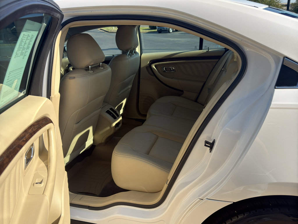 Used 2018 Ford Taurus Limited image 9