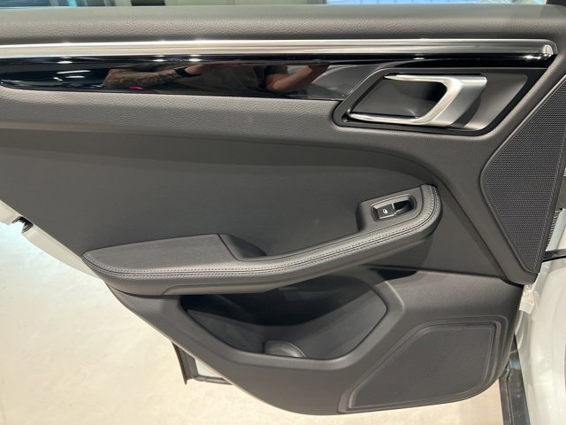 Used 2025 Porsche Macan Turbo image 30