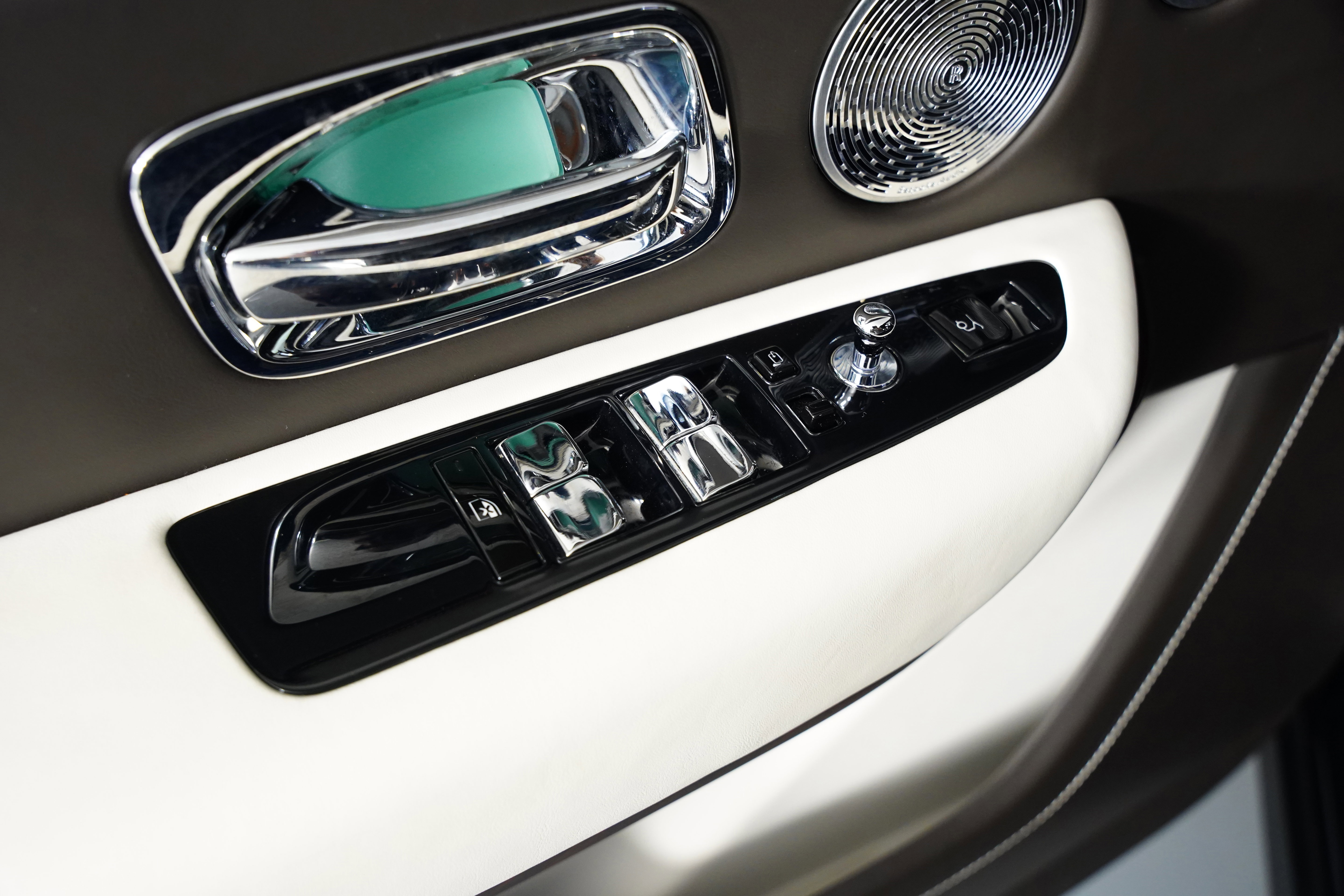 Used 2023 Rolls-Royce Cullinan w/ Cullinan Package image 48