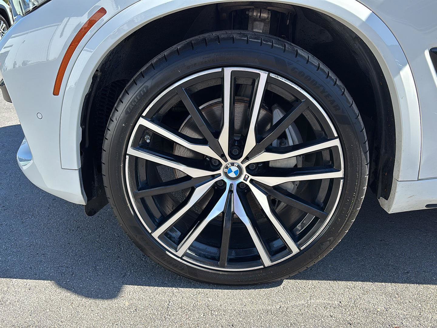 Used 2019 BMW X5 xDrive50i w/ M Sport Package AWD/4WD image 9