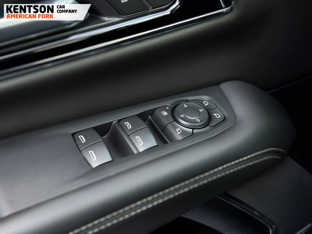 Used 2025 GMC Yukon XL Elevation image 24