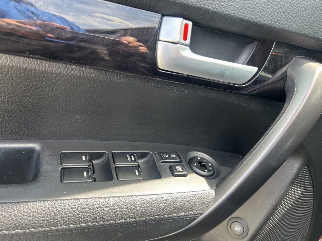 Used 2015 Kia Sorento LX image 8