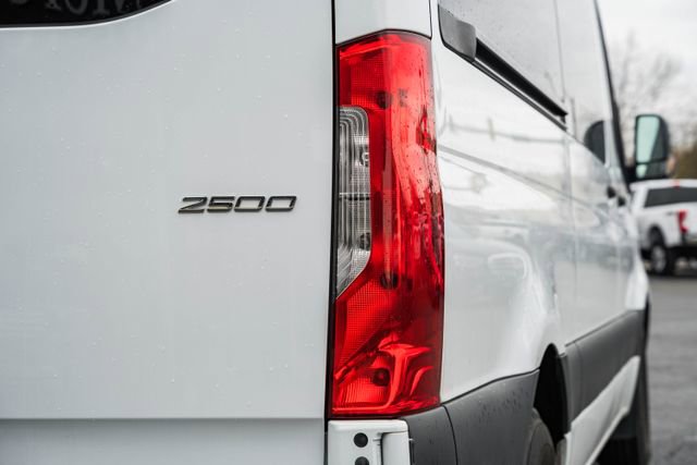 Used 2024 Mercedes-Benz Sprinter 2500 image 7