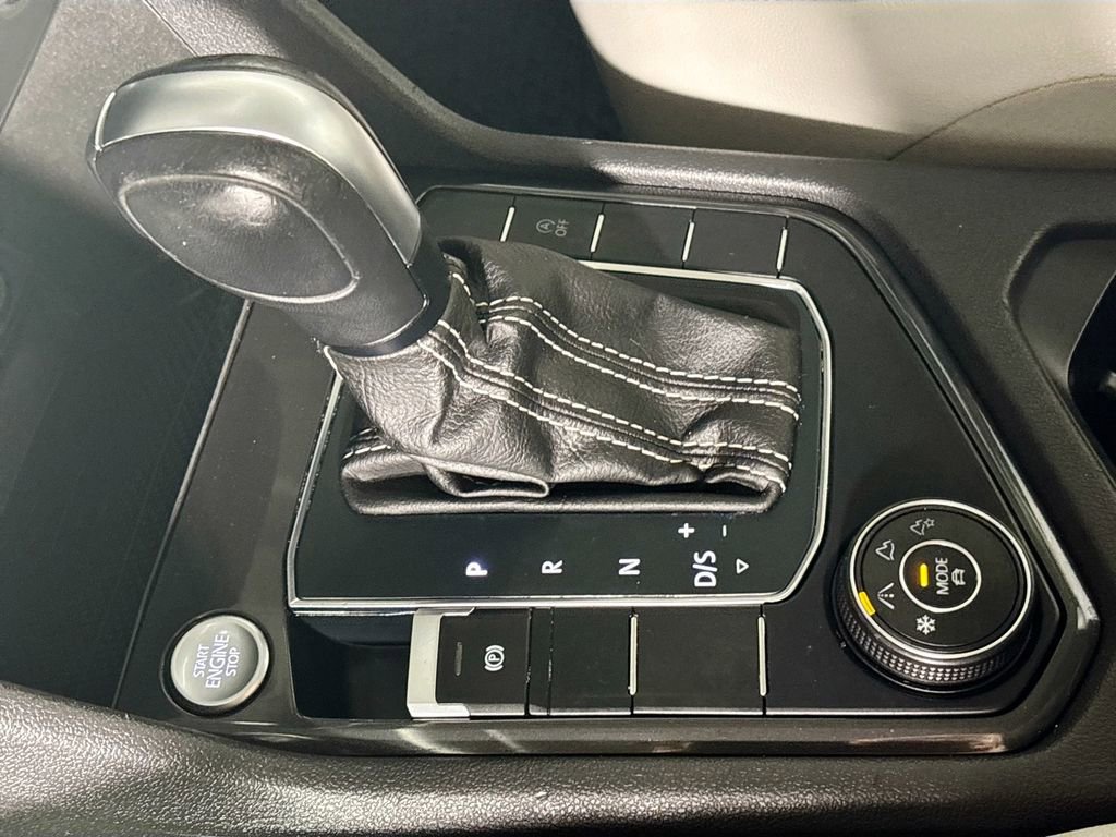 Used 2021 Volkswagen Tiguan SE image 17