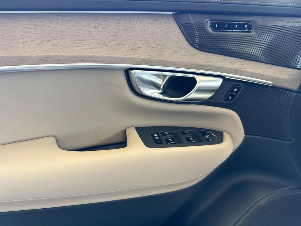 New 2026 Volvo XC90 B6 Plus w/ Protection Package Premier AWD/4WD image 10