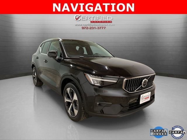 Used 2025 Volvo XC40 B5 Plus image 3