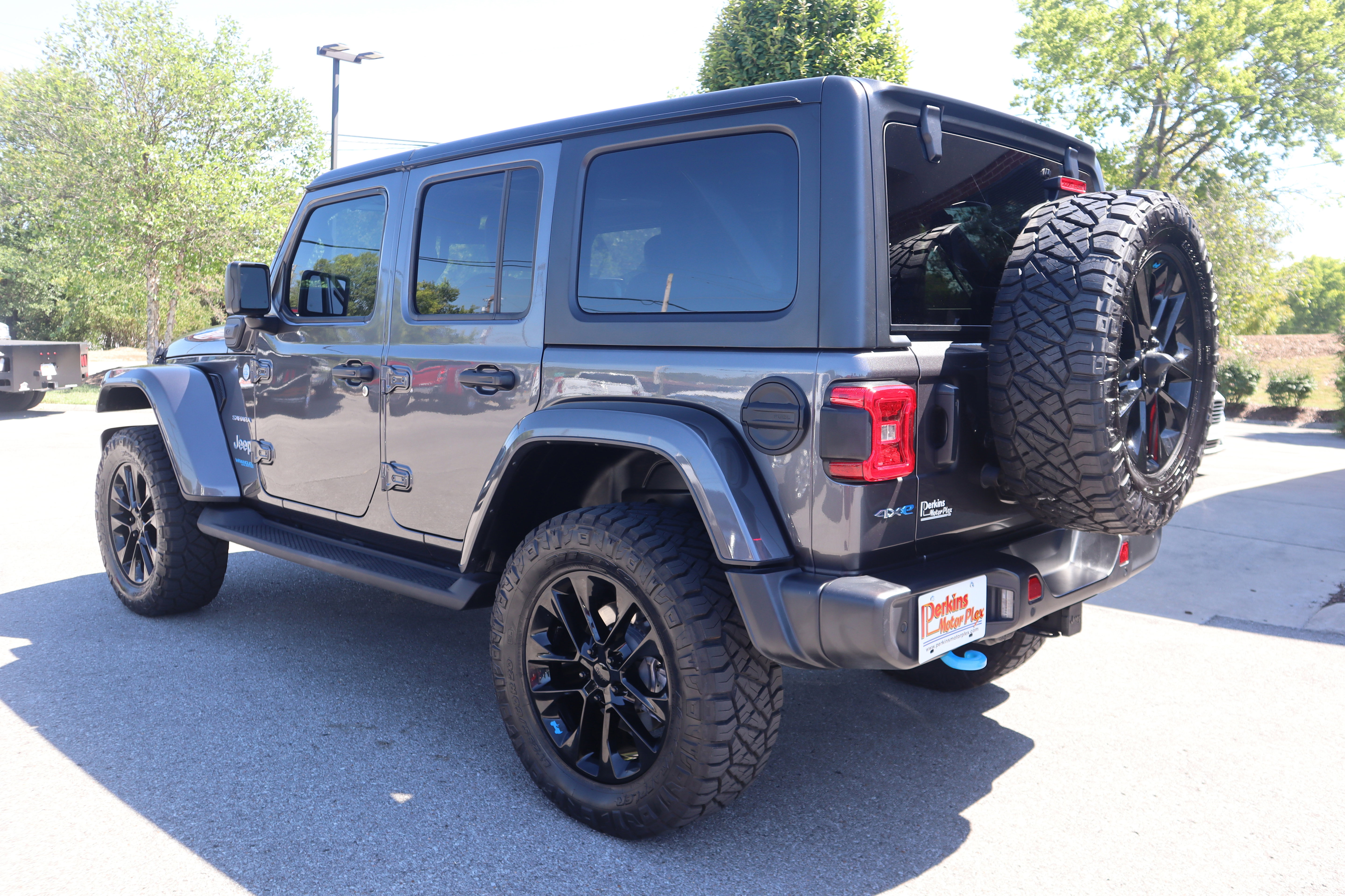 Used 2022 Jeep Wrangler Unlimited Sahara w/ Cold Weather Group image 8