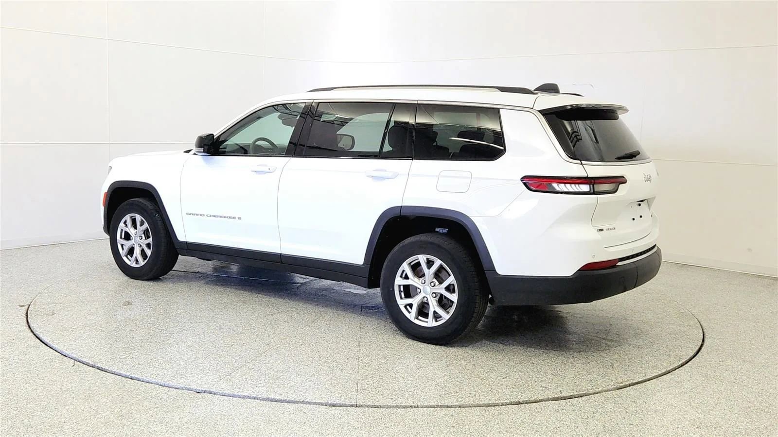 Used 2022 Jeep Grand Cherokee L Limited image 5