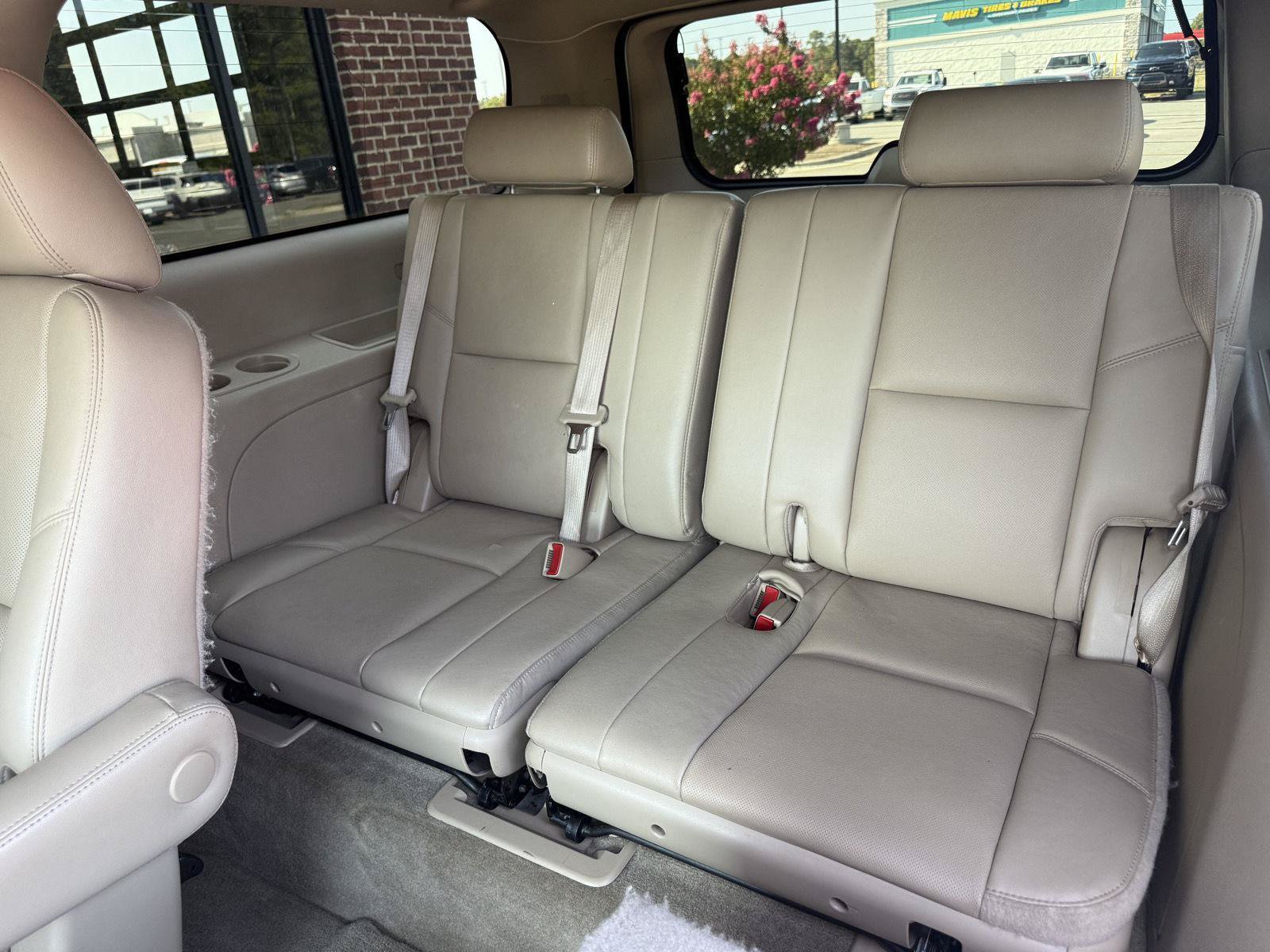 Used 2014 Chevrolet Suburban LTZ RWD image 20