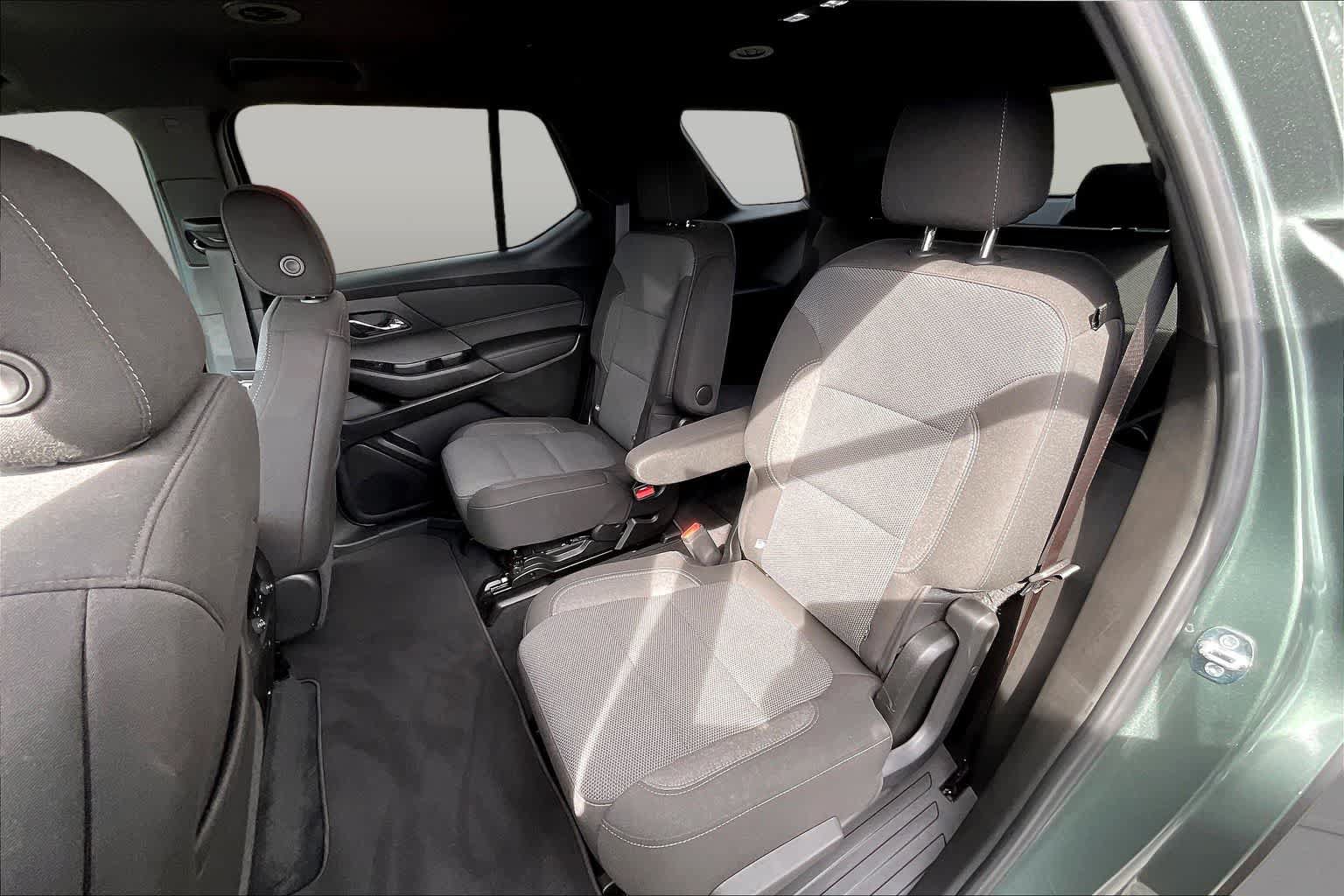 Used 2023 Chevrolet Traverse LT FWD image 25