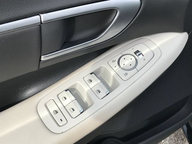 Used 2025 Hyundai Sonata SEL FWD image 28
