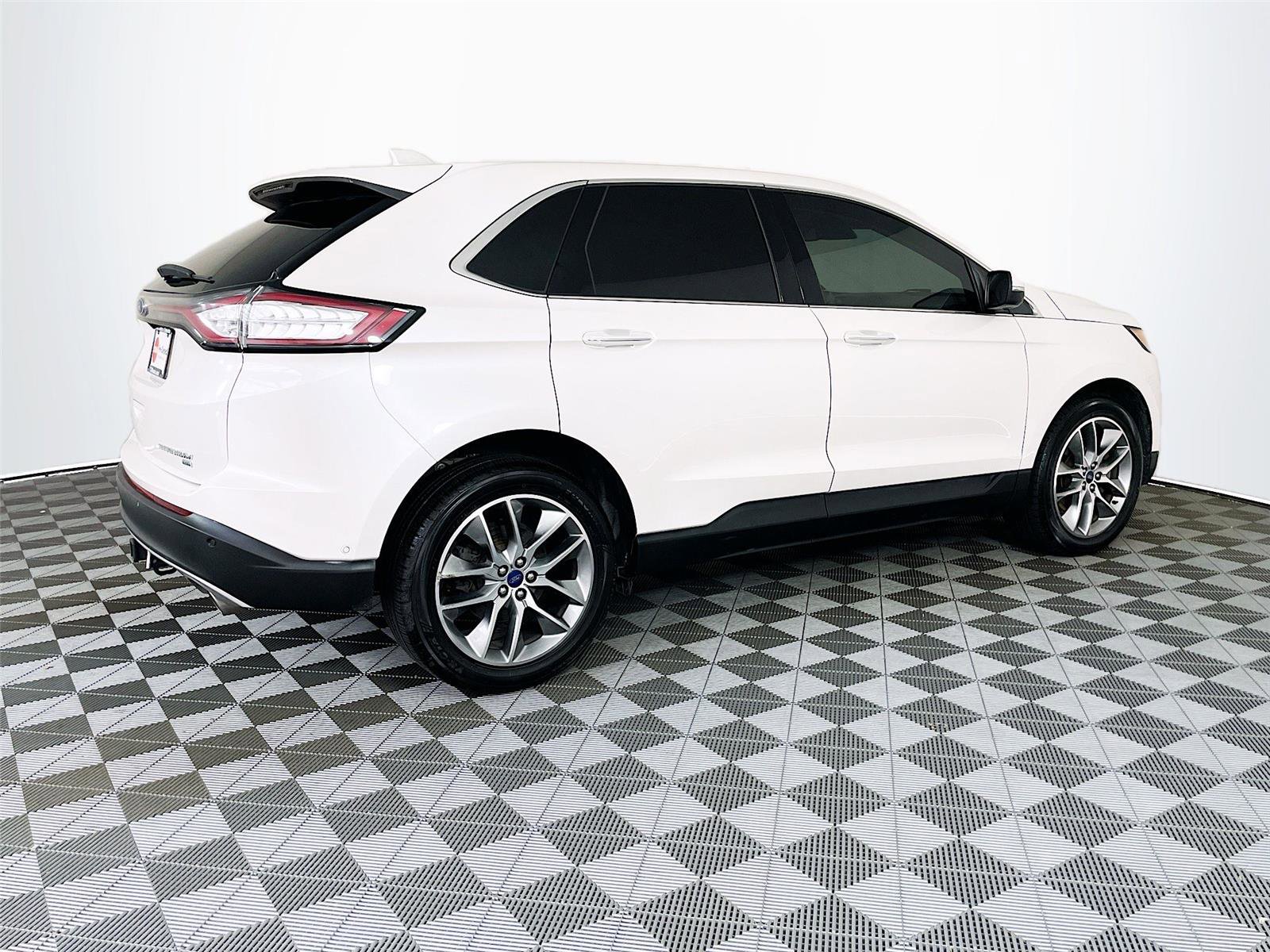 Used 2017 Ford Edge Titanium w/ Equipment Group 302A AWD/4WD image 11