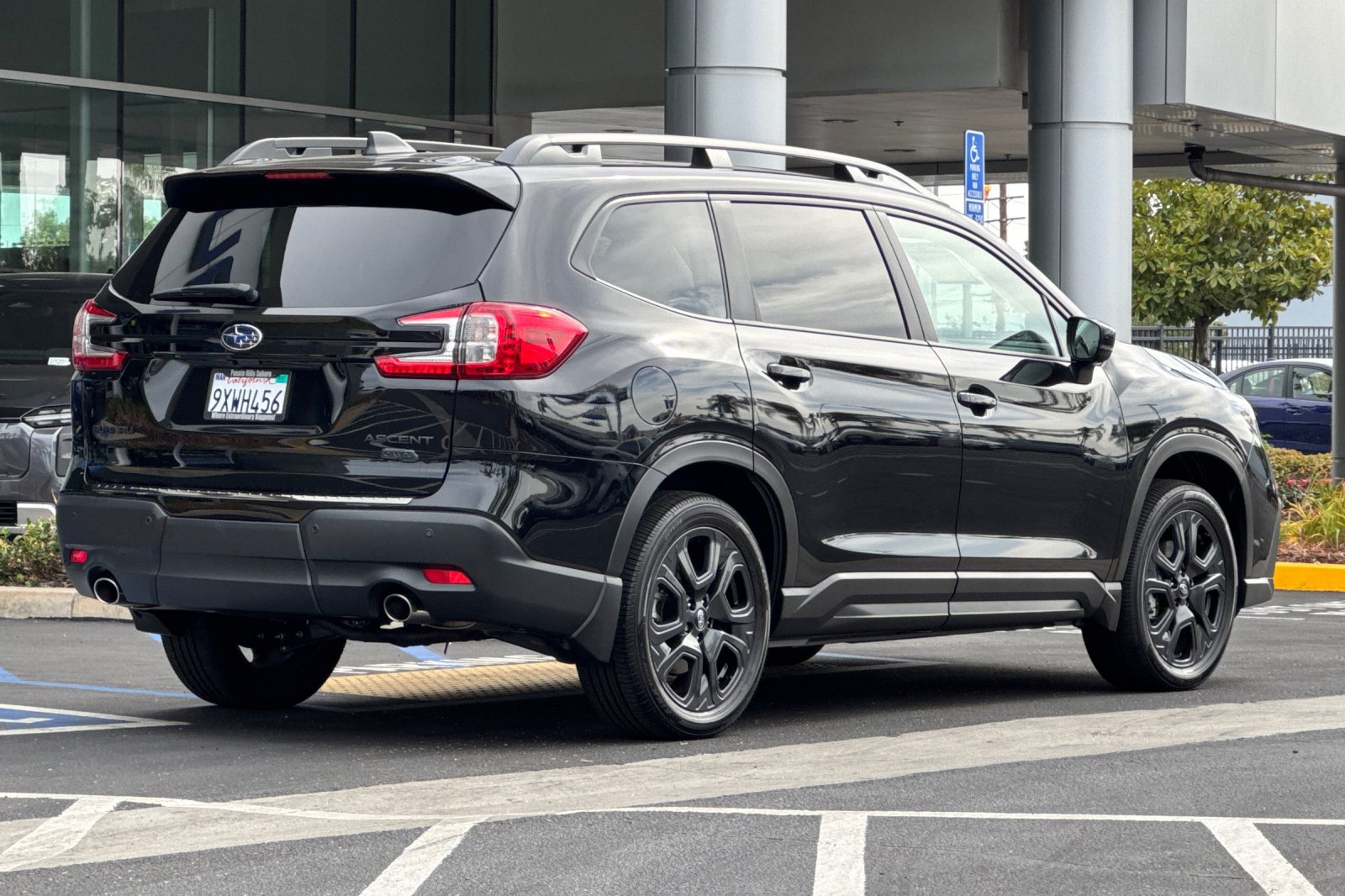 Certified 2026 Subaru Ascent Bronze Edition w/ Onyx Package AWD/4WD image 4