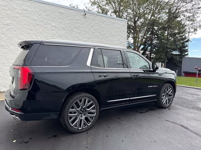 Used 2025 GMC Yukon Denali Ultimate AWD/4WD image 5