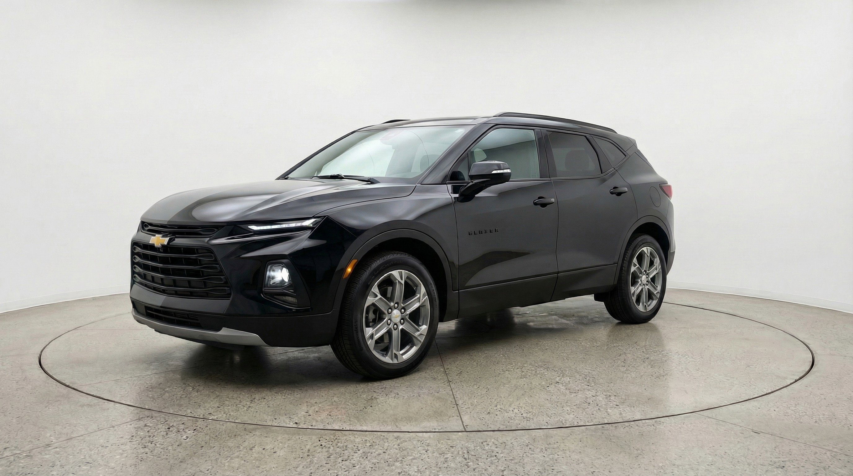 Used 2025 Chevrolet Blazer LT FWD image 3