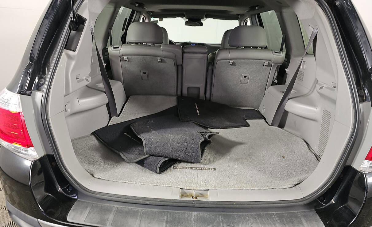Used 2012 Toyota Highlander SE w/ Tow Pkg AWD/4WD image 6