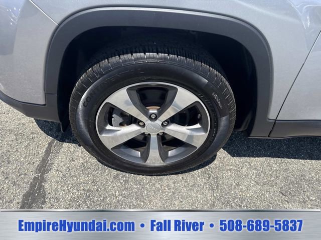Used 2019 Jeep Cherokee Limited AWD/4WD image 12