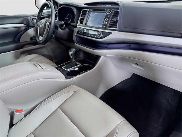 Certified 2018 Toyota Highlander XLE image 31