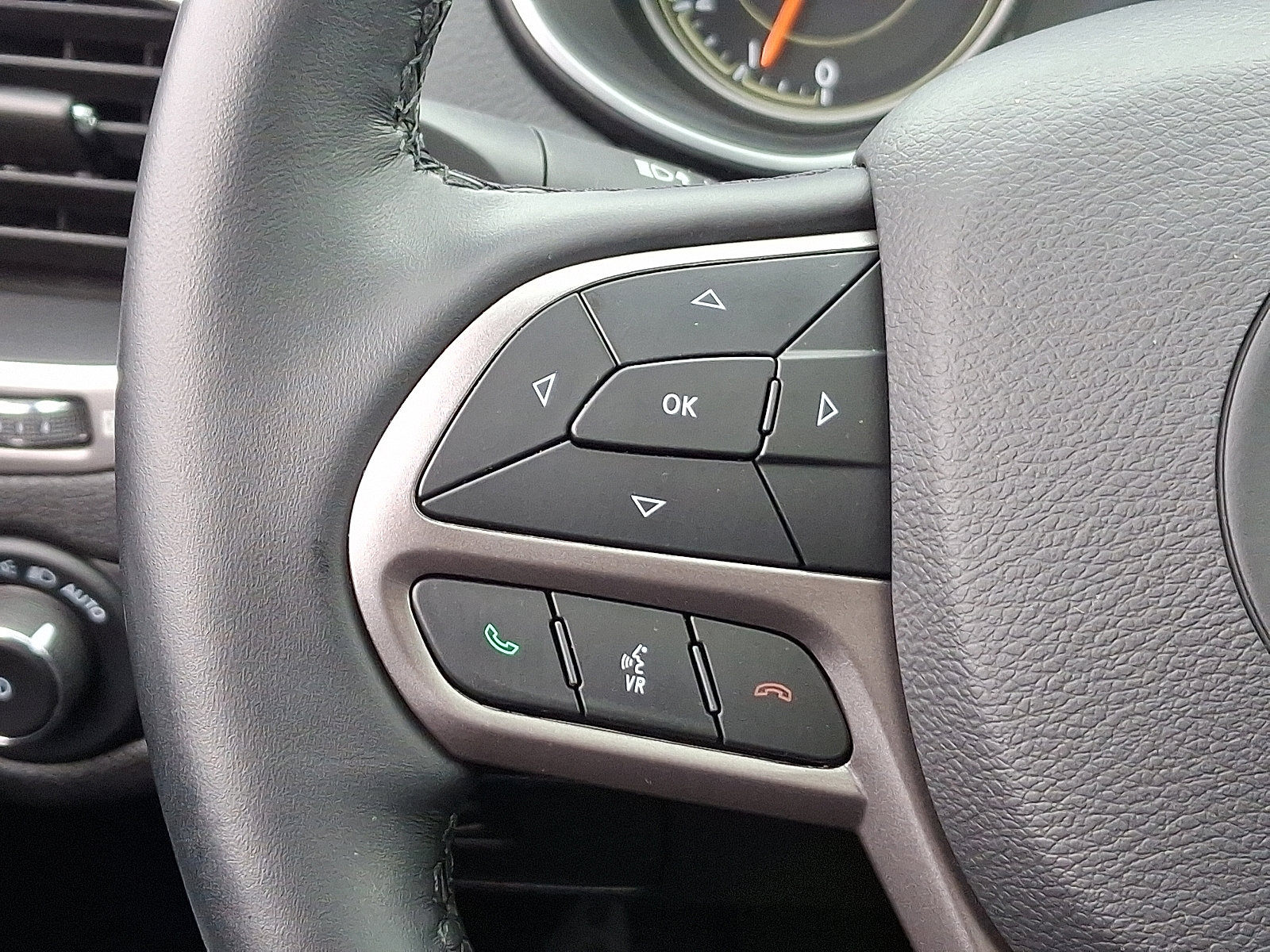 Certified 2021 Jeep Cherokee Latitude Lux w/ Sun & Sound Group image 21