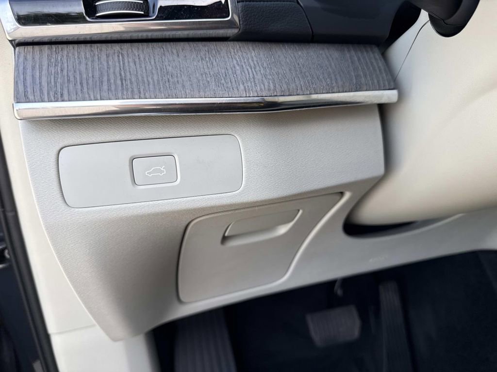 Used 2023 Volvo XC90 B6 Ultimate w/ Protection Package Premier image 32