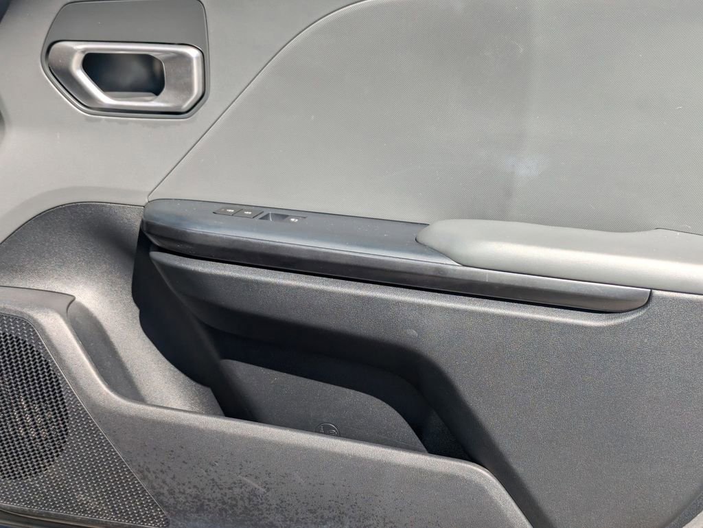 Used 2025 Kia K4 LXS image 32