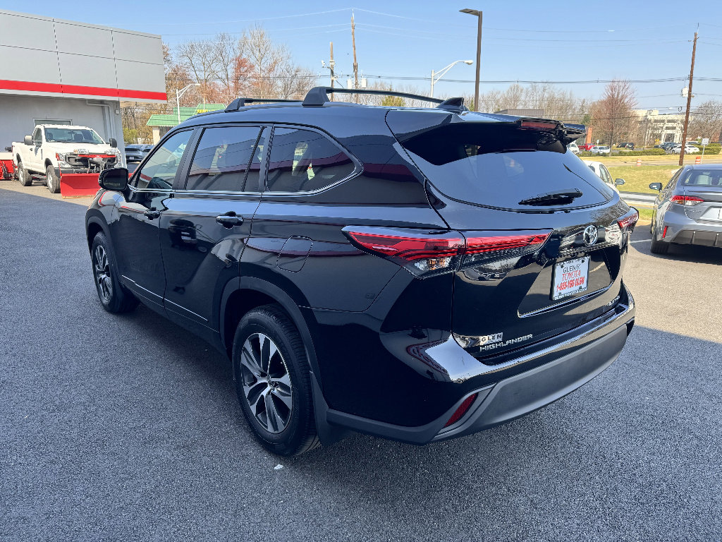 Used 2023 Toyota Highlander XLE image 7