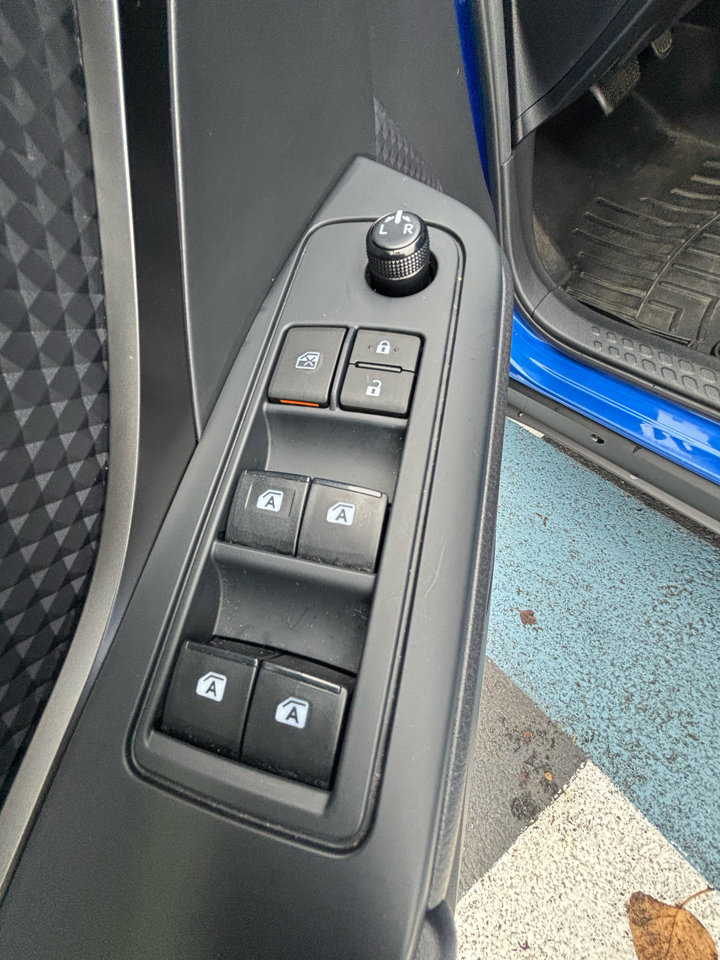 Used 2019 Toyota C-HR LE image 11