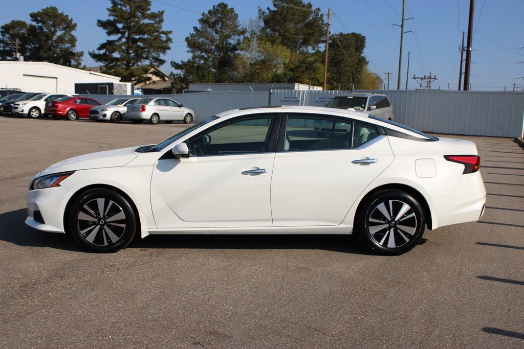 Used 2022 Nissan Altima 2.5 SV w/ SV Premium Package image 3