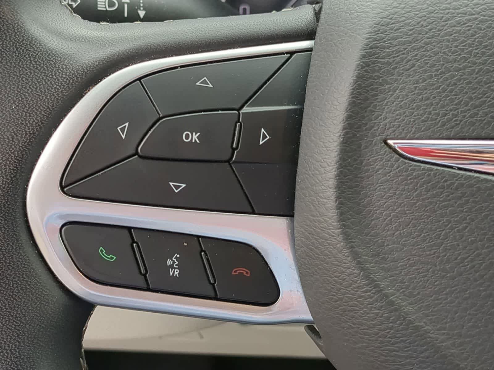 Used 2024 Chrysler Pacifica Touring-L FWD image 23