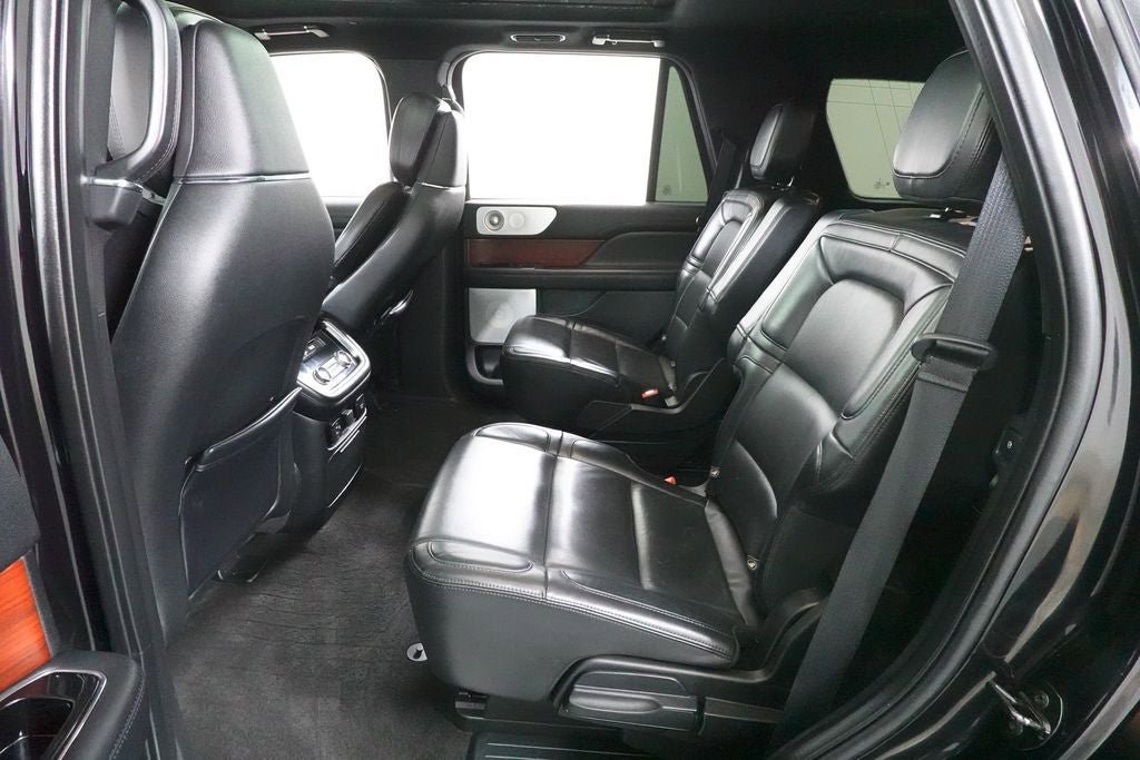 Used 2021 Lincoln Navigator Reserve AWD/4WD image 30