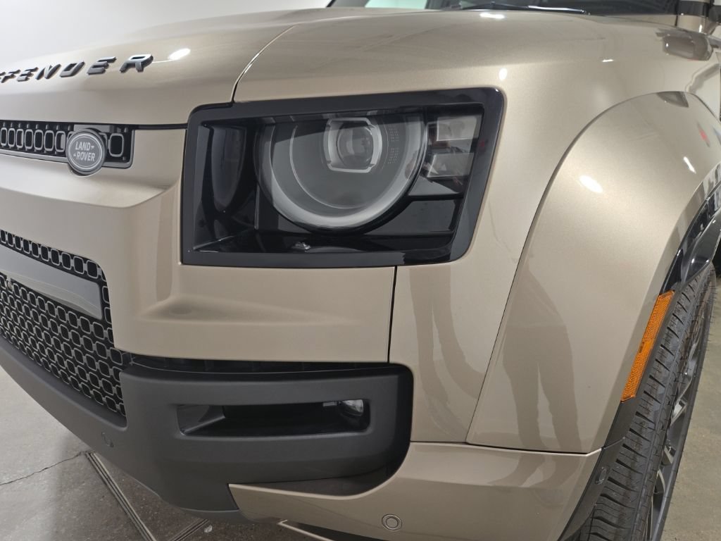 New 2026 Land Rover Defender 110 AWD/4WD image 12