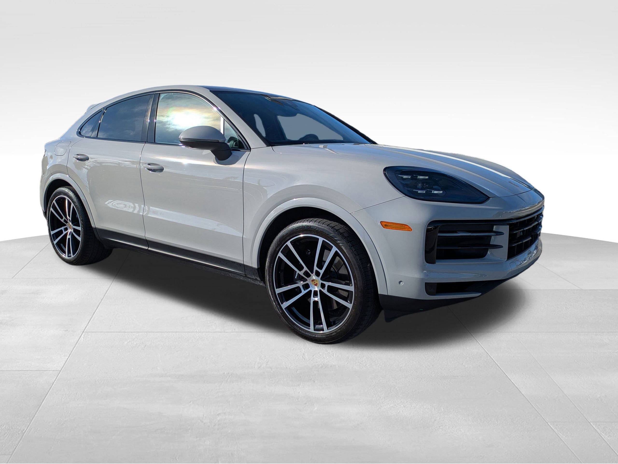 Used 2024 Porsche Cayenne Base image 1