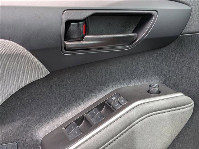 Used 2023 Toyota Highlander LE image 4