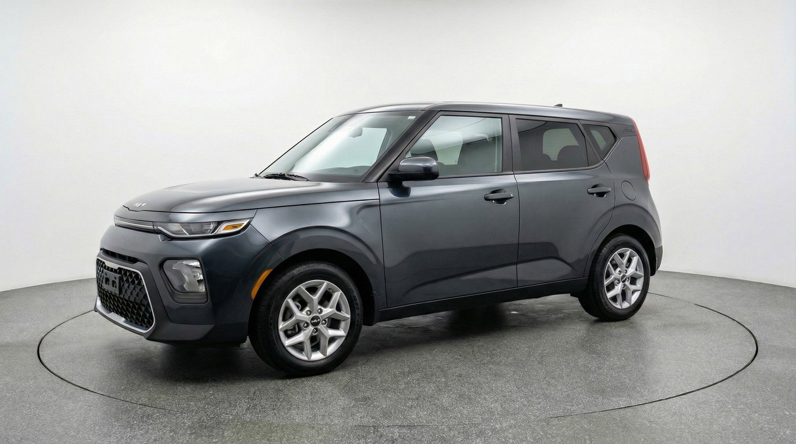 Used 2025 Kia Soul LX w/ LX Technology Package image 2