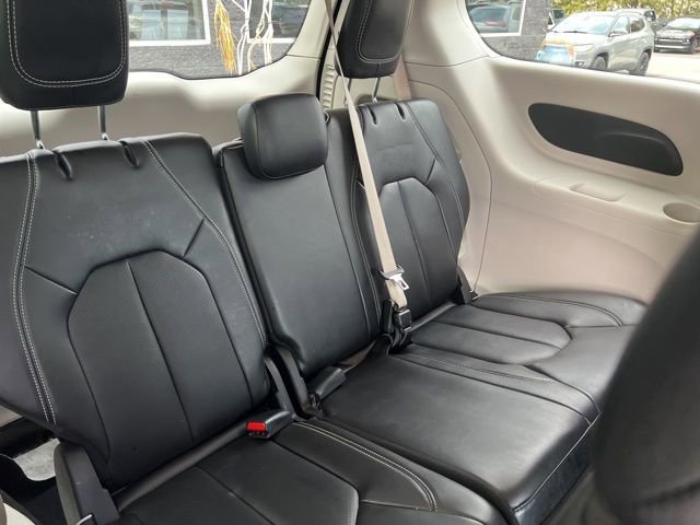 Used 2024 Chrysler Pacifica Touring-L image 13