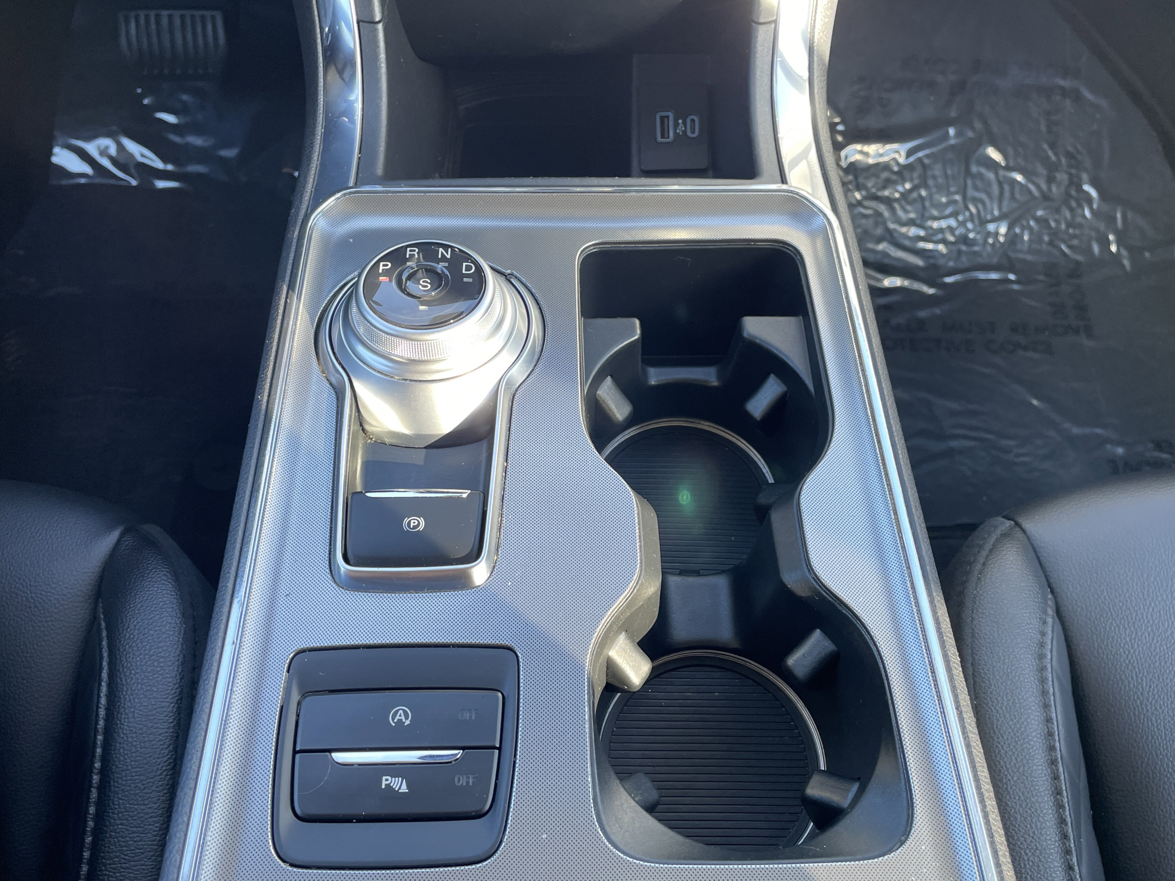 Used 2024 Ford Edge Titanium image 29