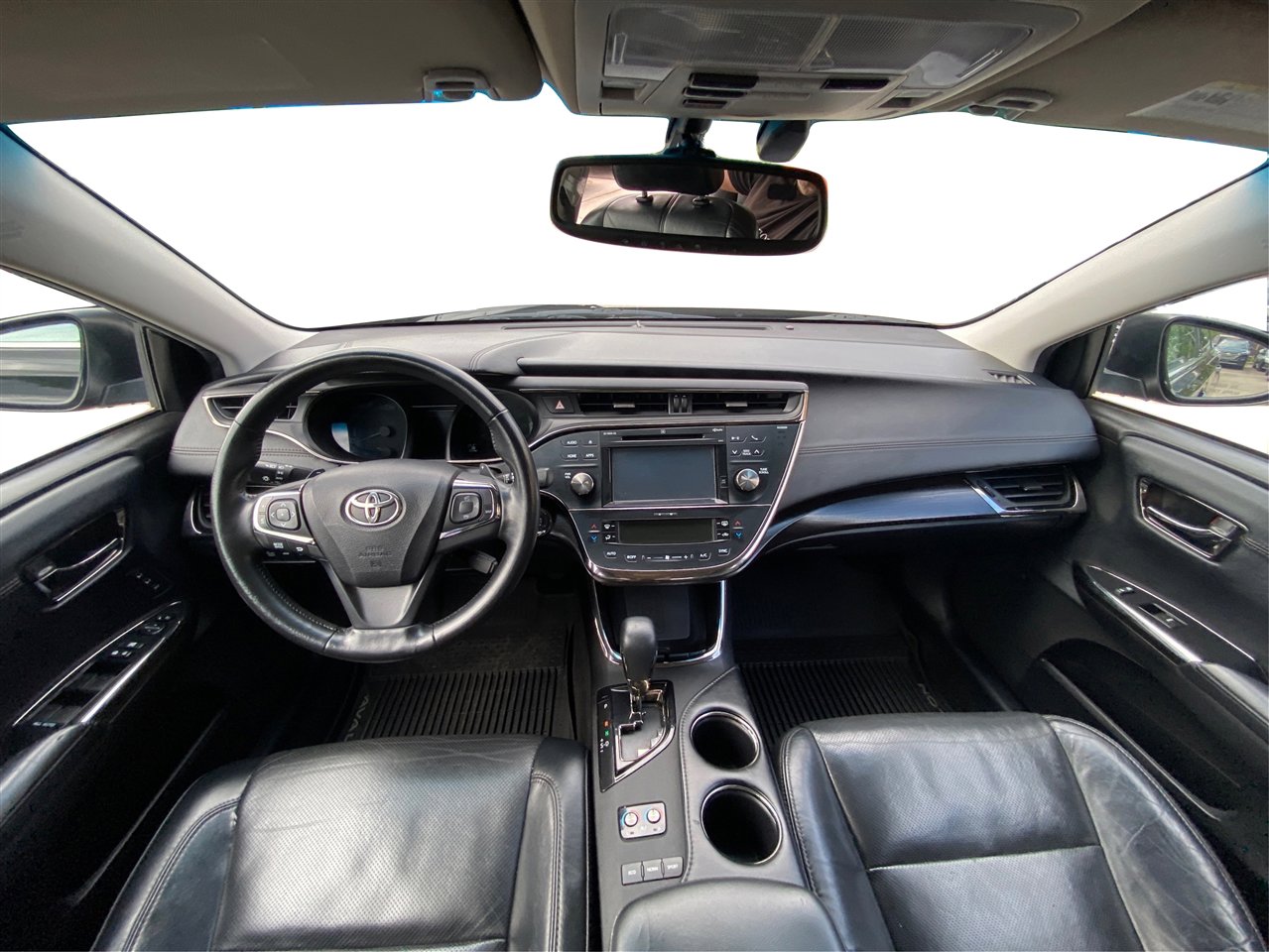 Used 2016 Toyota Avalon Limited image 34