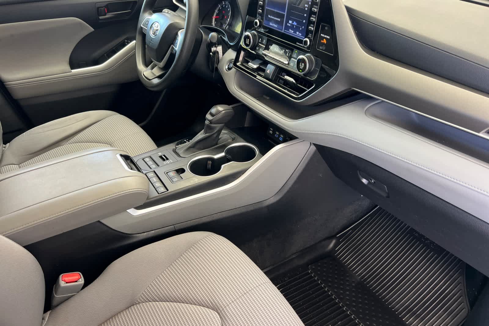Used 2022 Toyota Highlander L AWD/4WD image 18