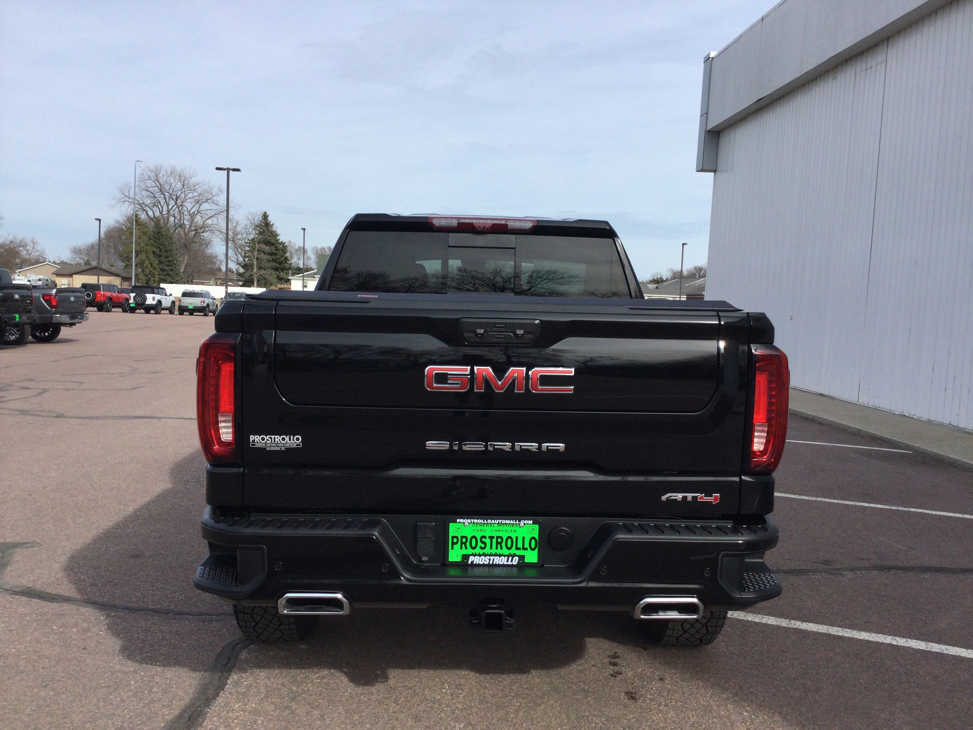 Used 2024 GMC Sierra 1500 AT4 w/ Technology Package image 6