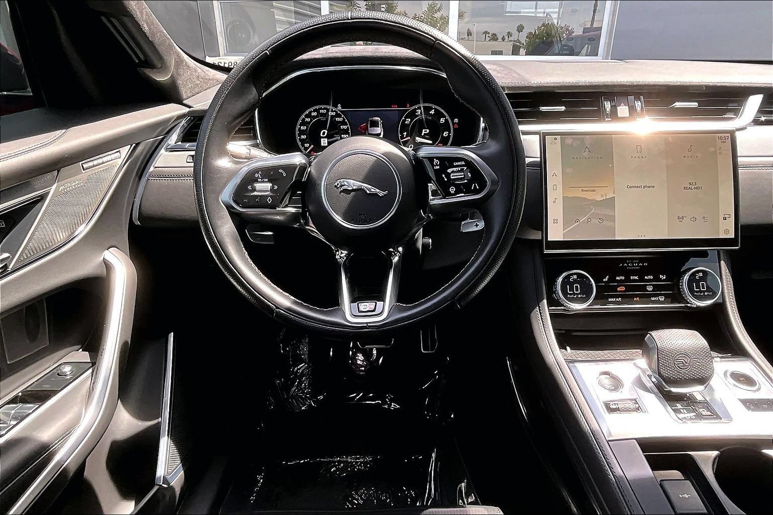 Certified 2022 Jaguar F-PACE SVR AWD/4WD image 5