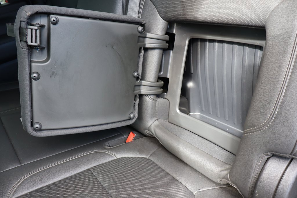 Used 2022 GMC Sierra 3500 SLT w/ SLT Convenience Package image 19