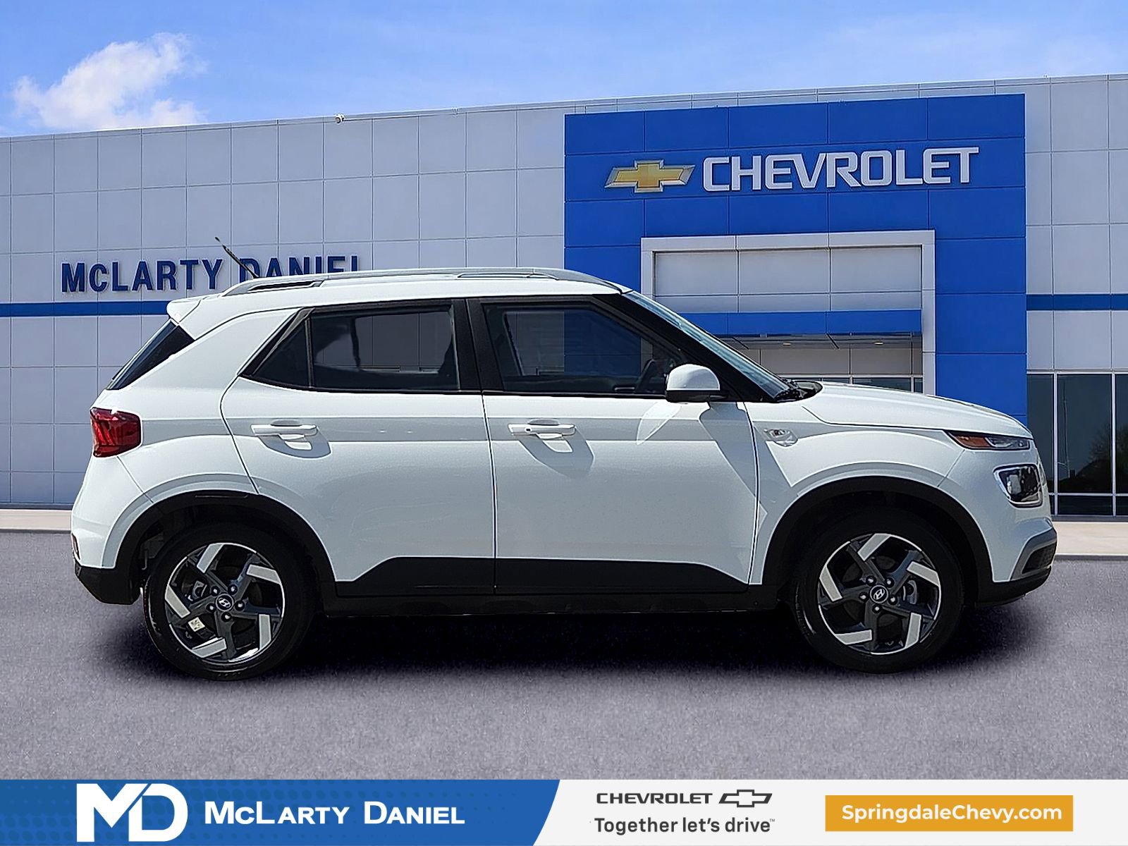 Used 2024 Hyundai Venue SEL FWD image 6