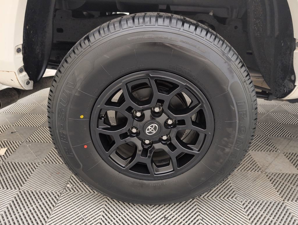 Used 2020 Toyota Tacoma SR5 image 17