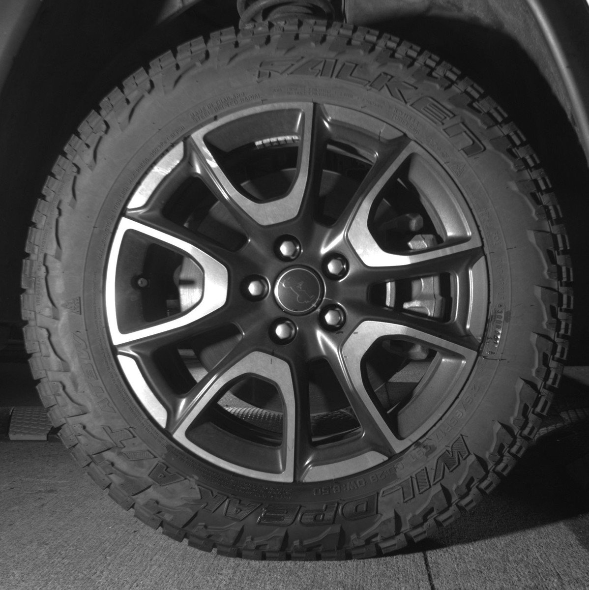 Used 2025 Jeep Compass Trailhawk AWD/4WD image 13