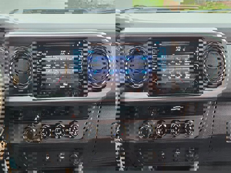 Used 2017 Toyota Tacoma TRD Off-Road image 38