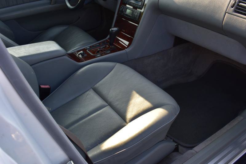 Used 1999 Mercedes-Benz E 320 Sedan image 7